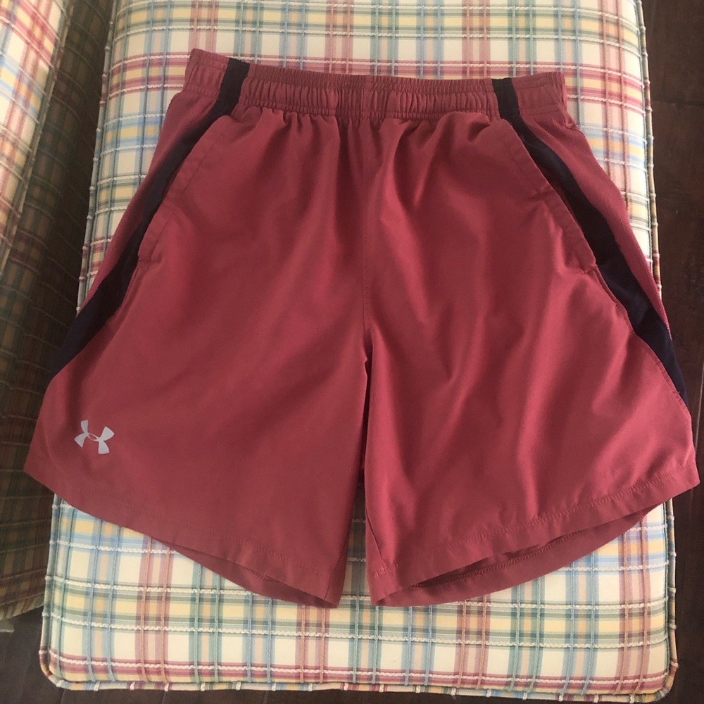 Under Armour Maroon with Black Trim Athletic Shorts - Size Medium ⬛️